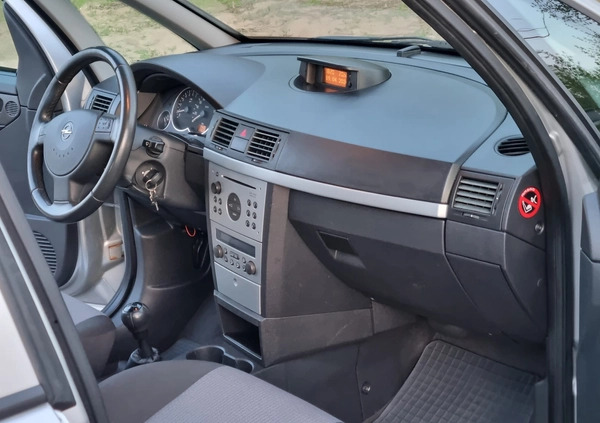 Opel Meriva cena 7000 przebieg: 233000, rok produkcji 2004 z Białobrzegi małe 67